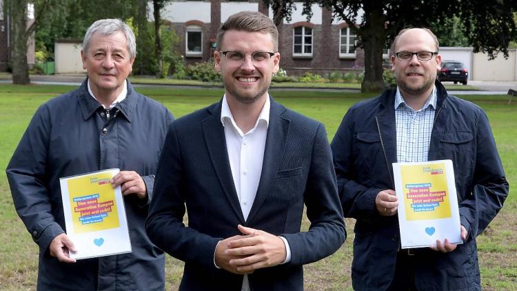 Ratsherr Bernd Lommetz, Bürgermeisterkandidat Cedric Franzes und Vorsitzender Mathias Ingenhoven (v.l.) präsentierten der Presse am Freitagnachmittag das FDP-Wahlprogramm. Foto: Lübke, Kurt (kul)